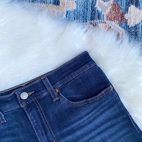 LEVI’S Women’s Size 28 High Rise Shorts Dark Wash - Picture 10 of 12